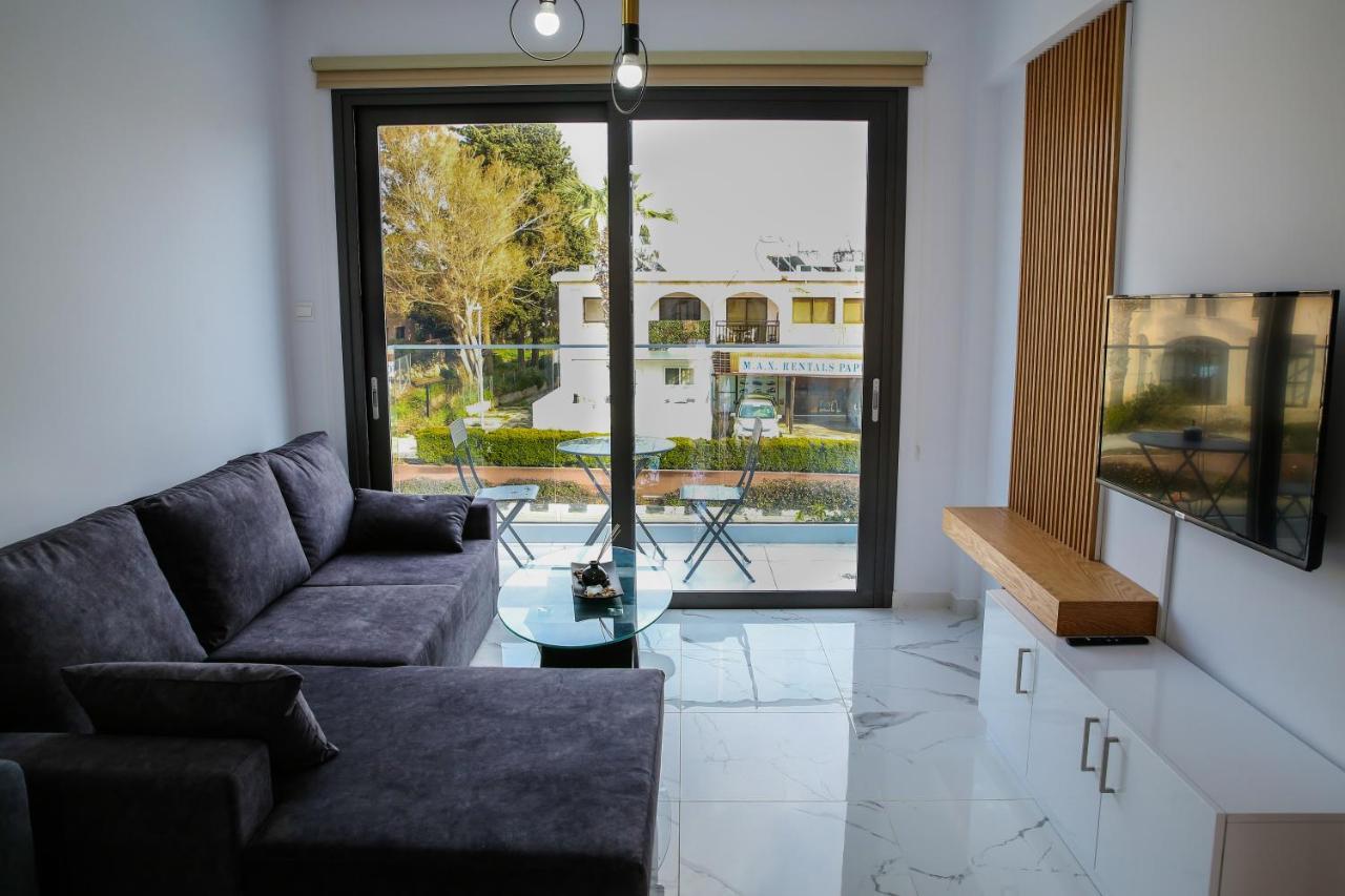 Sea Side Appartment In Kato Paphos Exterior photo