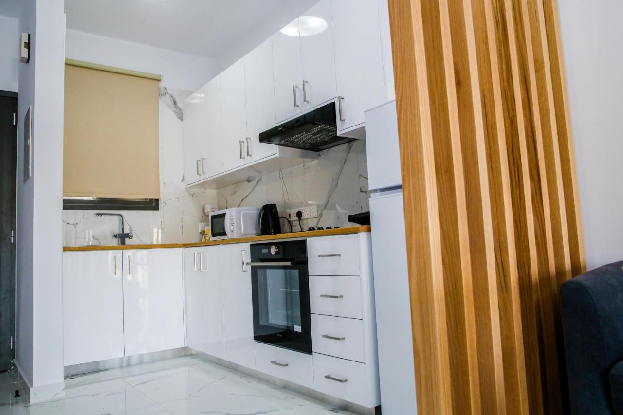 Sea Side Appartment In Kato Paphos Exterior photo