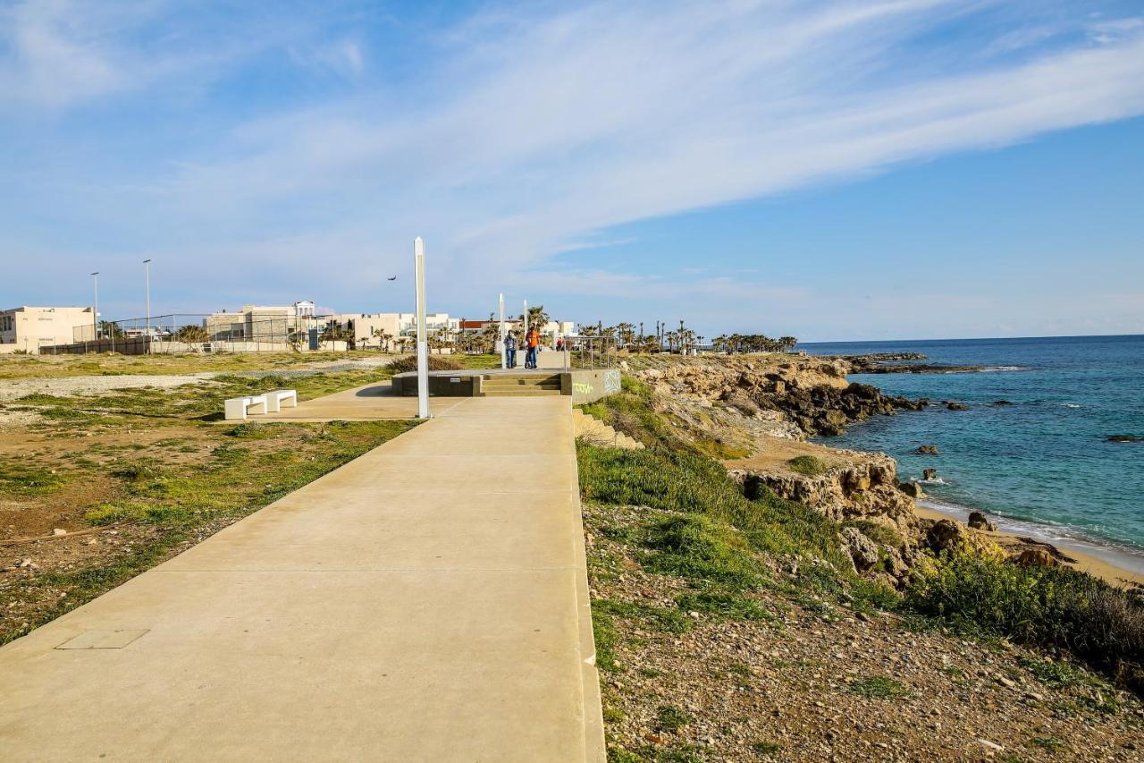 Sea Side Appartment In Kato Paphos Exterior photo