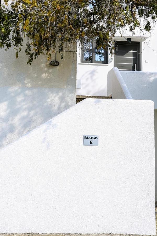 Sea Side Appartment In Kato Paphos Exterior photo