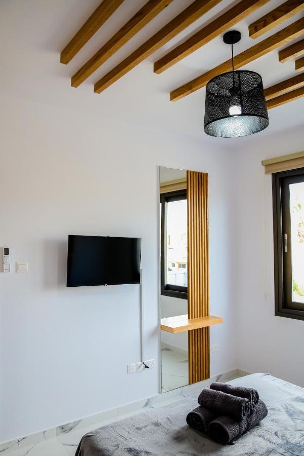 Sea Side Appartment In Kato Paphos Exterior photo