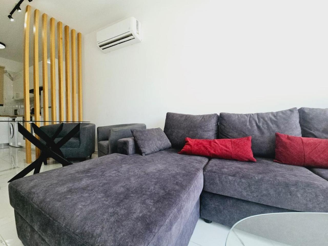 Sea Side Appartment In Kato Paphos Exterior photo