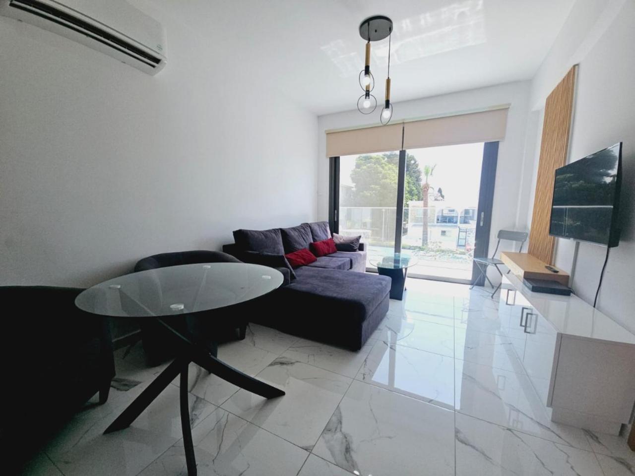 Sea Side Appartment In Kato Paphos Exterior photo