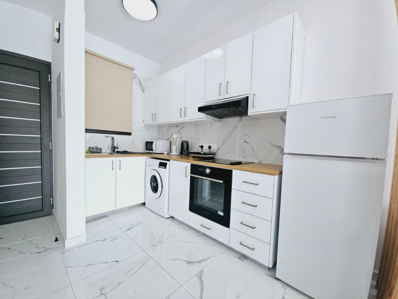 Sea Side Appartment In Kato Paphos Exterior photo
